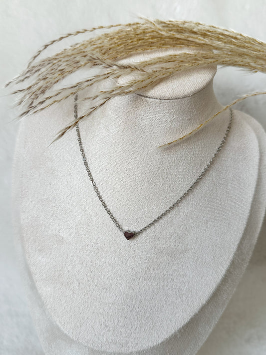 Silberne Kette mit kleinem Herz-Anhänger, filigranes und elegantes Schmuckstück – Javi Jewelery