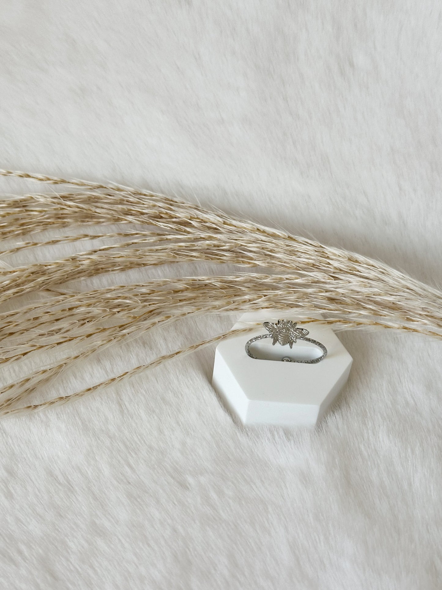 Bee ~ Ring