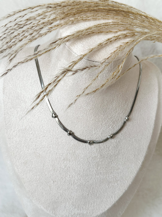 Zeitlose Silberkette mit glänzenden Kugeldetails – feine, elegante Schlangenkette mit dezentem Glanz für einen modernen, minimalistischen Look – Javi Jewelery