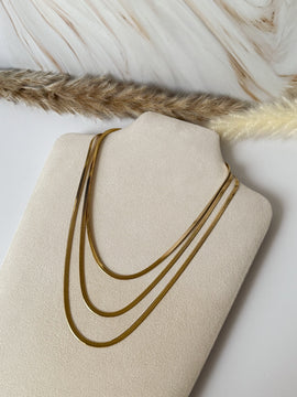 Goldene Gliederkette mit drei Reihen, auffälliges Statement-Schmuckstück, Highlight für jedes Outfit, perfekt für Weihnachten – Javi Jewelrey