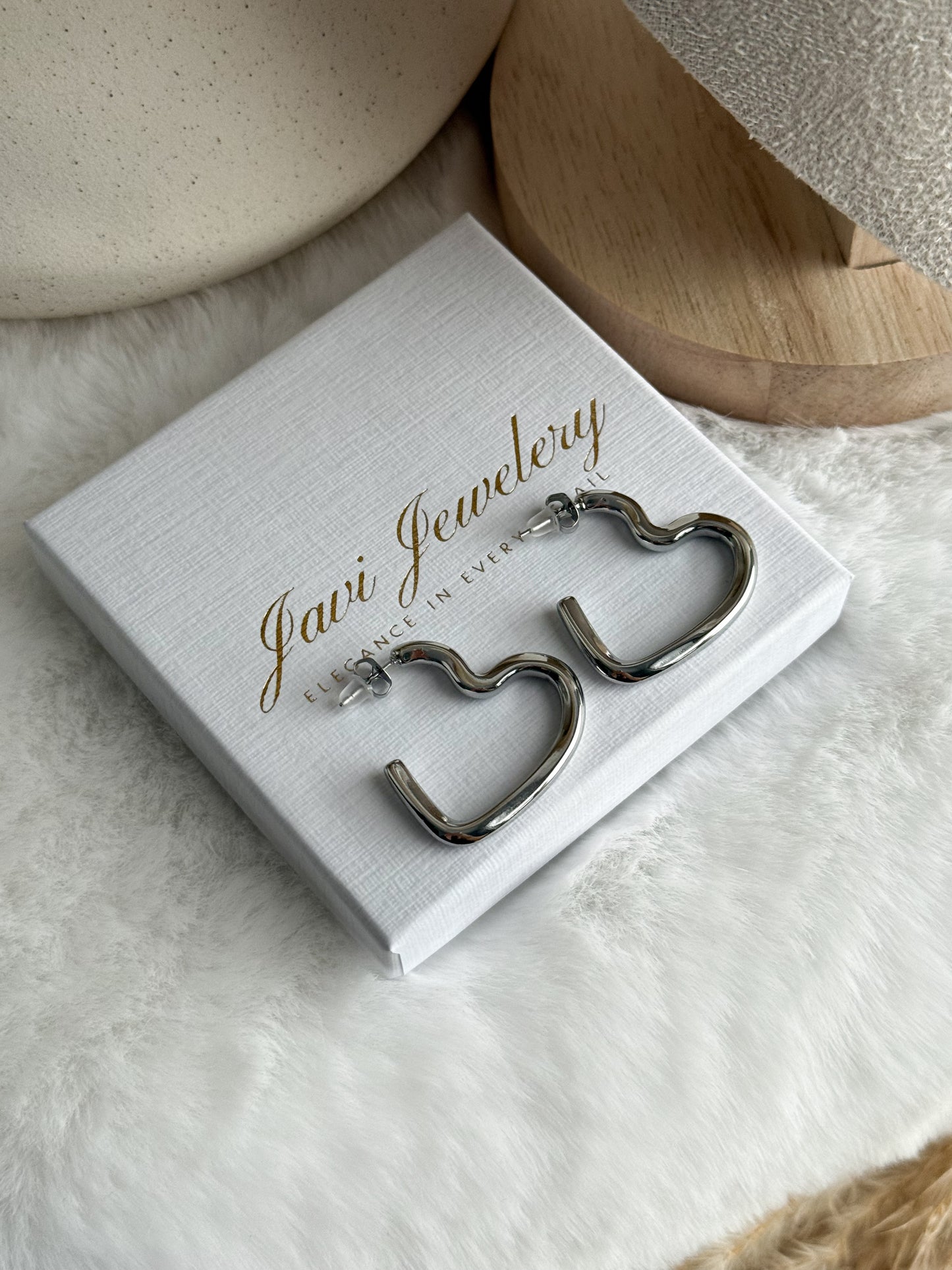 Silberne offene Herzkreolen, elegant und für den täglichen Gebrauch - Javi Jewelery 