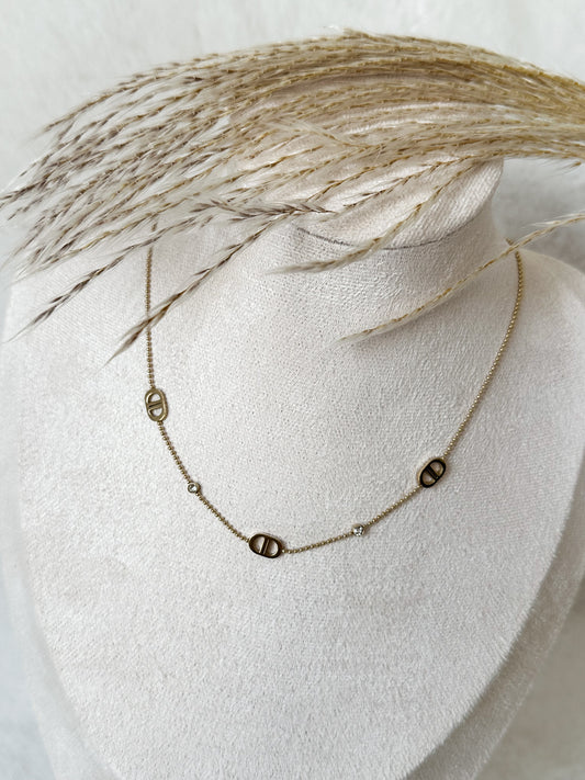 Feine goldene Halskette mit eleganten ovalen Gliedern und funkelnden Details – moderner, stilvoller Schmuck für jeden Anlass – Javi Jewelery