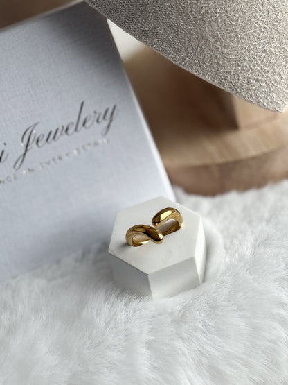 Statement Ring in elegantem Gold, verschlungen - Javi Jewelery